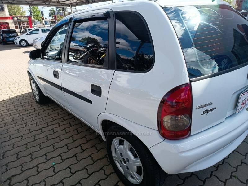 CHEVROLET - CORSA - 2001/2001 - Branca - R$ 18.900,00