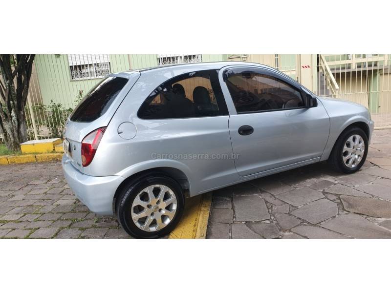 CHEVROLET - CELTA - 2011/2011 - Prata - R$ 21.900,00