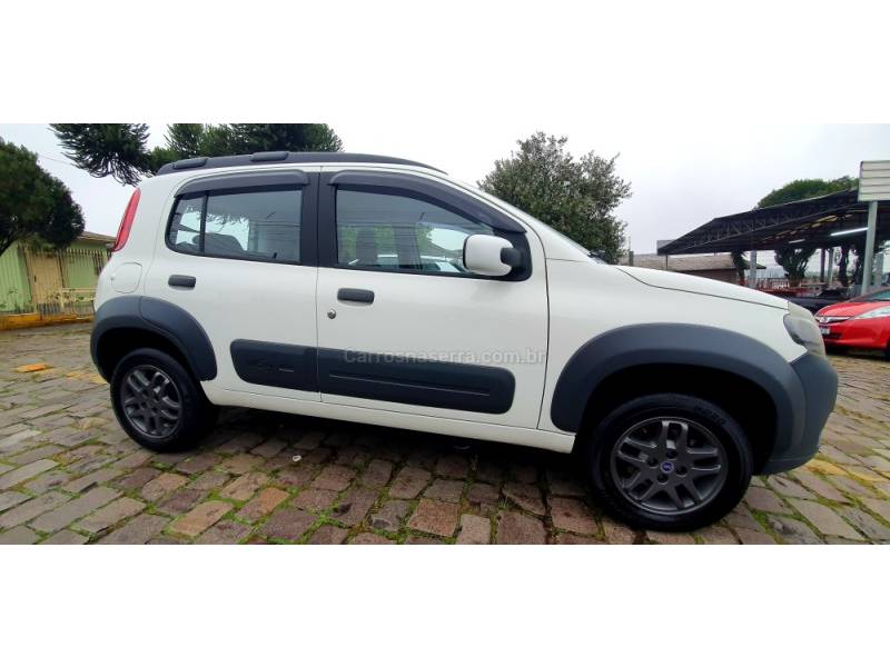 FIAT - UNO - 2012/2012 - Branca - R$ 32.900,00