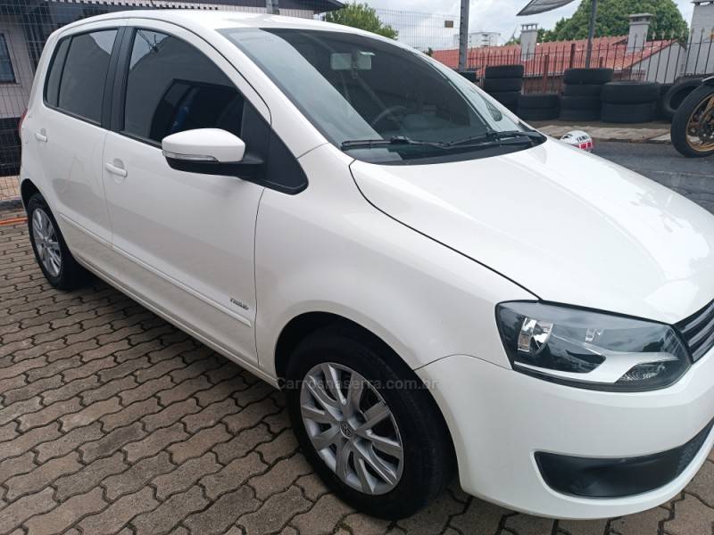 VOLKSWAGEN - FOX - 2012/2013 - Branca - R$ 35.000,00