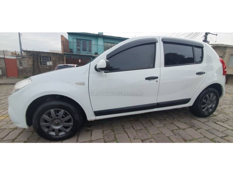 RENAULT - SANDERO - 2012/2012 - Branca - R$ 31.900,00
