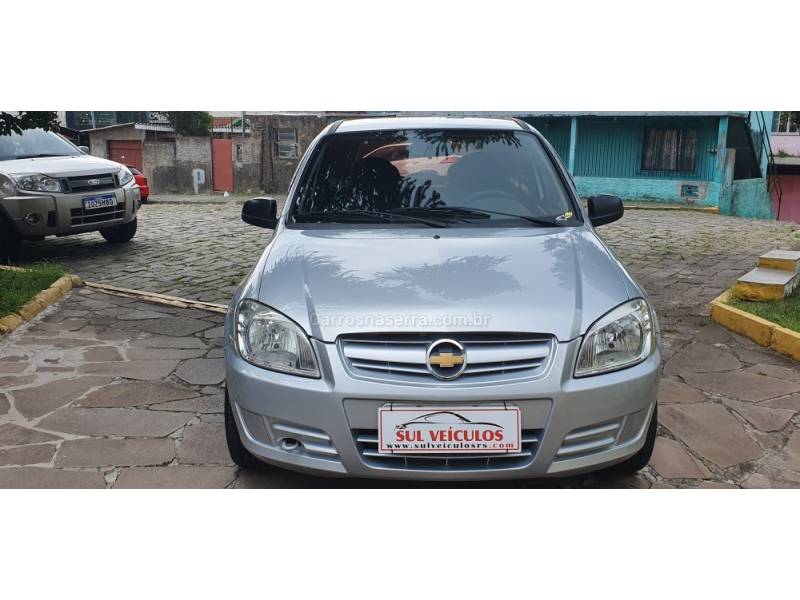 CHEVROLET - CELTA - 2011/2011 - Prata - R$ 21.900,00