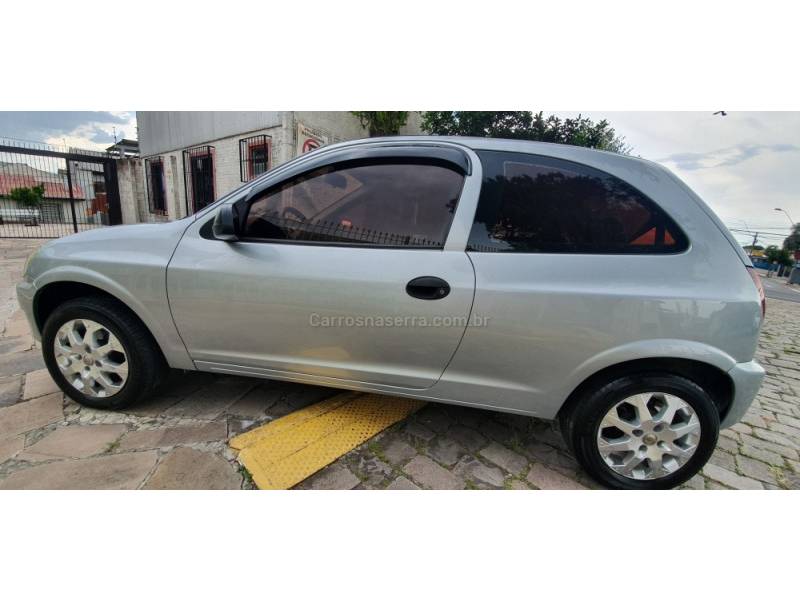 CHEVROLET - CELTA - 2011/2011 - Prata - R$ 21.900,00