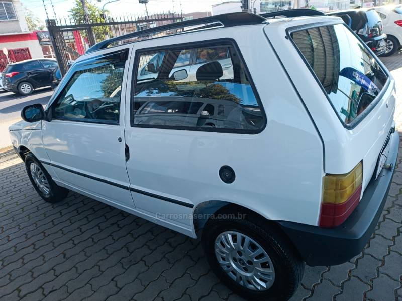 FIAT - UNO - 2003/2004 - Branca - R$ 14.900,00