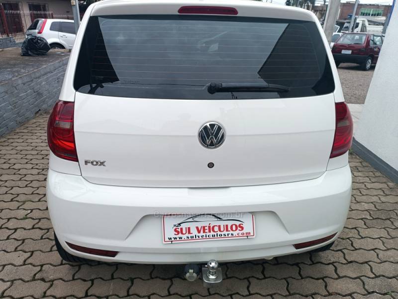 VOLKSWAGEN - FOX - 2012/2013 - Branca - R$ 35.000,00