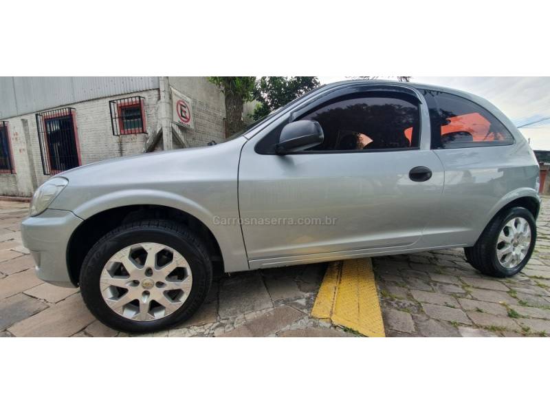 CHEVROLET - CELTA - 2011/2011 - Prata - R$ 21.900,00