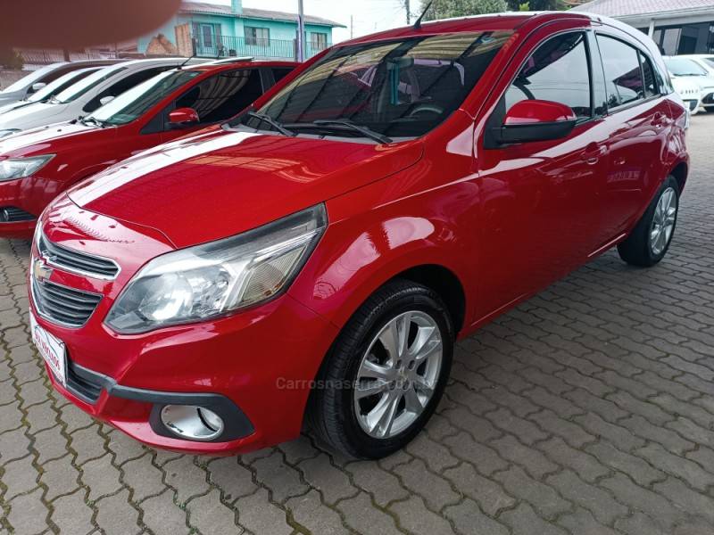 CHEVROLET - AGILE - 2013/2014 - Vermelha - R$ 42.900,00