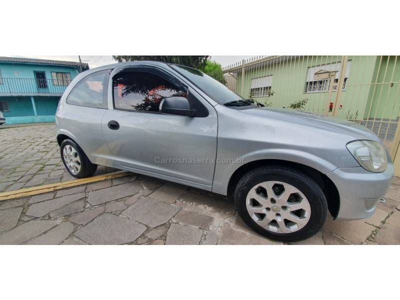 CHEVROLET - CELTA - 2011/2011 - Prata - R$ 21.900,00