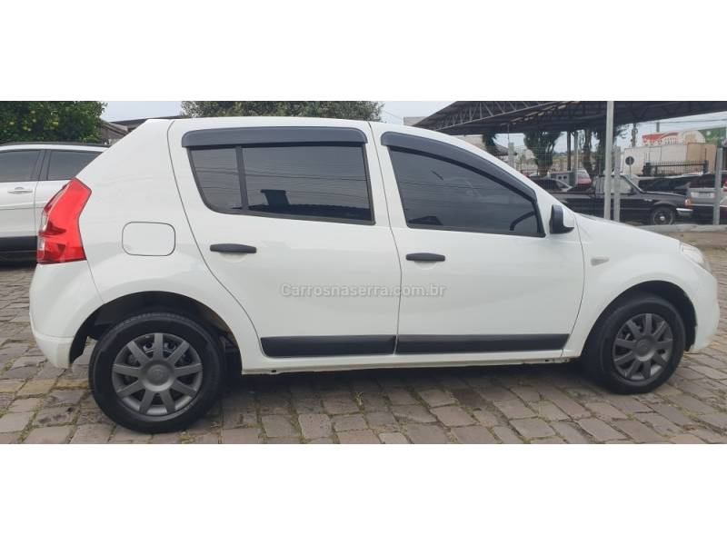 RENAULT - SANDERO - 2012/2012 - Branca - R$ 31.900,00