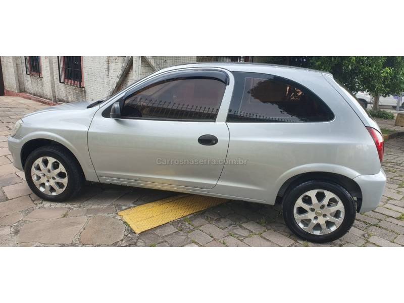 CHEVROLET - CELTA - 2011/2011 - Prata - R$ 21.900,00