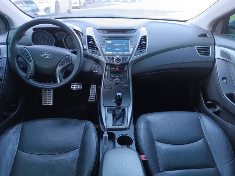 HYUNDAI - ELANTRA - 2014/2015 - Preta - R$ 68.900,00