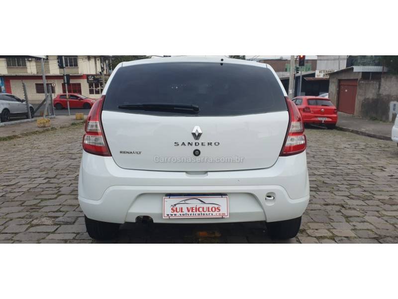 RENAULT - SANDERO - 2012/2012 - Branca - R$ 31.900,00