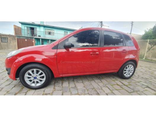 FORD - FIESTA - 2013/2014 - Vermelha - R$ 32.900,00