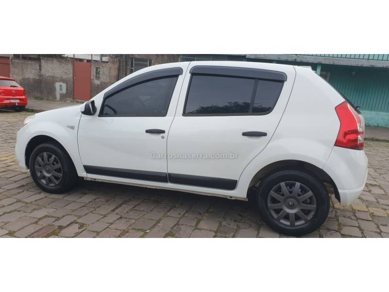 RENAULT - SANDERO - 2012/2012 - Branca - R$ 31.900,00