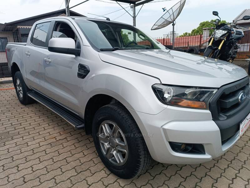 FORD - RANGER - 2018/2019 - Prata - R$ 138.900,00