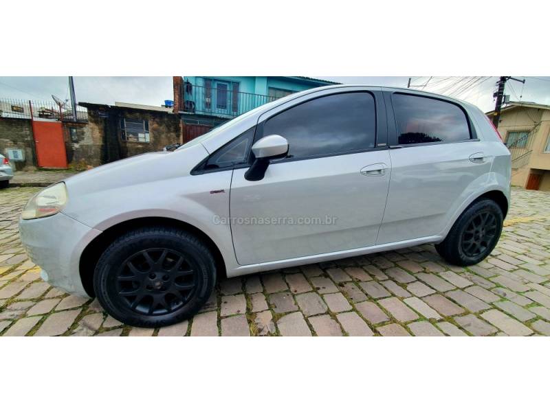 FIAT - PUNTO - 2011/2011 - Prata - R$ 32.900,00